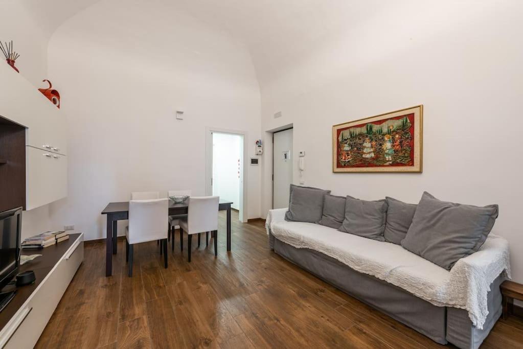 Central Loft Full Comfort Бари Экстерьер фото