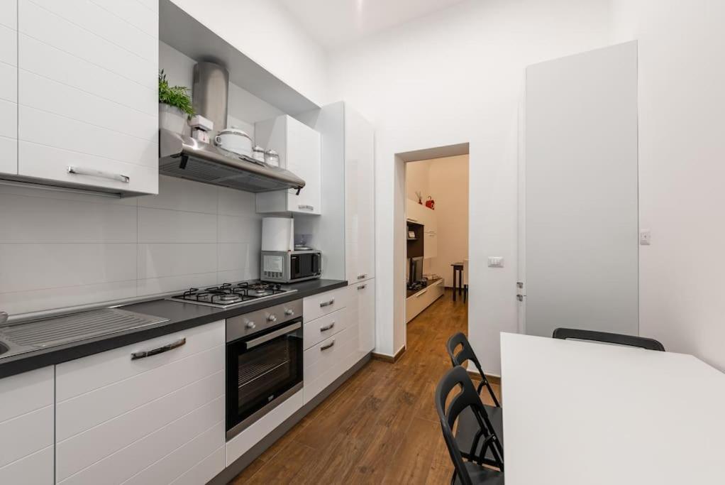 Central Loft Full Comfort Бари Экстерьер фото