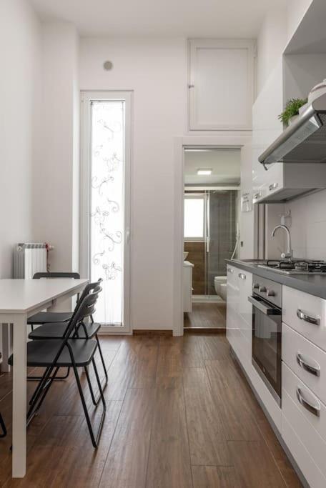 Central Loft Full Comfort Бари Экстерьер фото