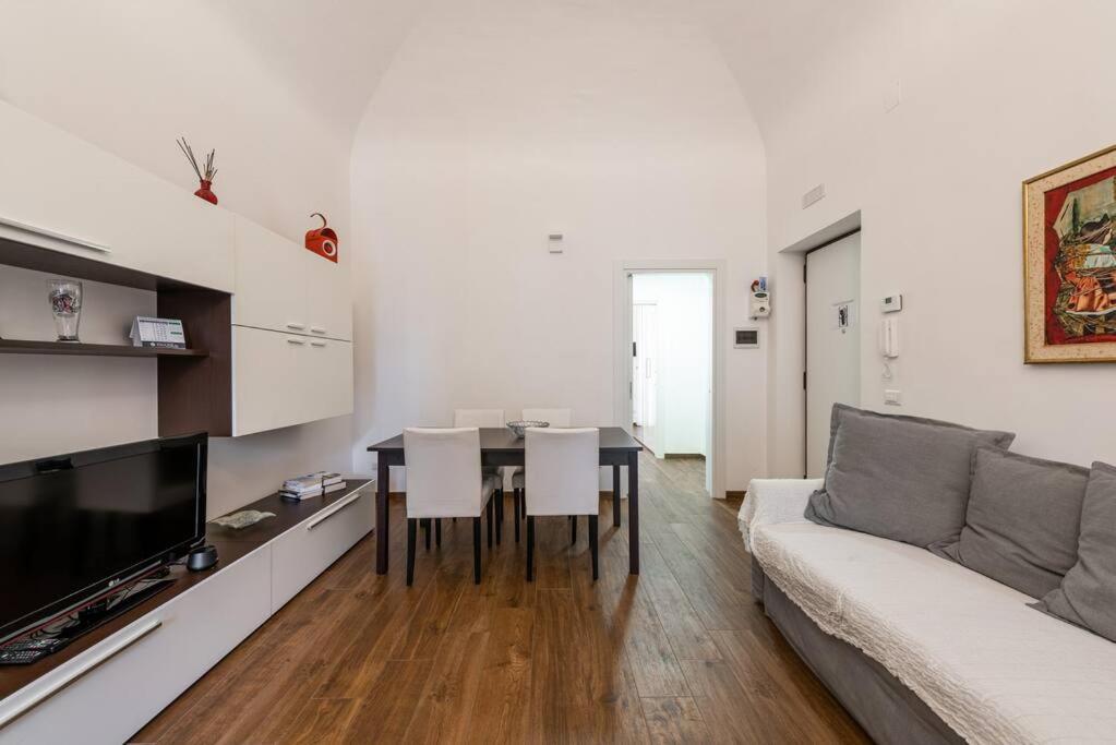 Central Loft Full Comfort Бари Экстерьер фото